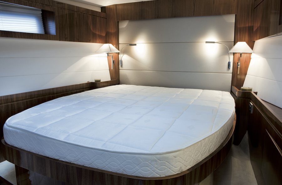Matelas Guernesey à ressorts ensachés, réalisé sur mesure dans la cabine d’un yacht